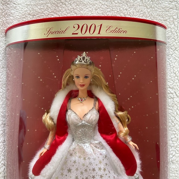 2001 Holiday Celebration Barbie - Picture 4 of 4